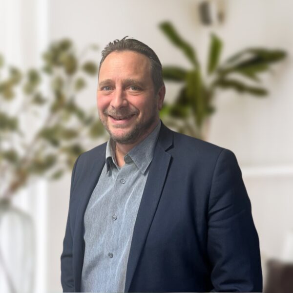 yannis CHEF DES VENTES